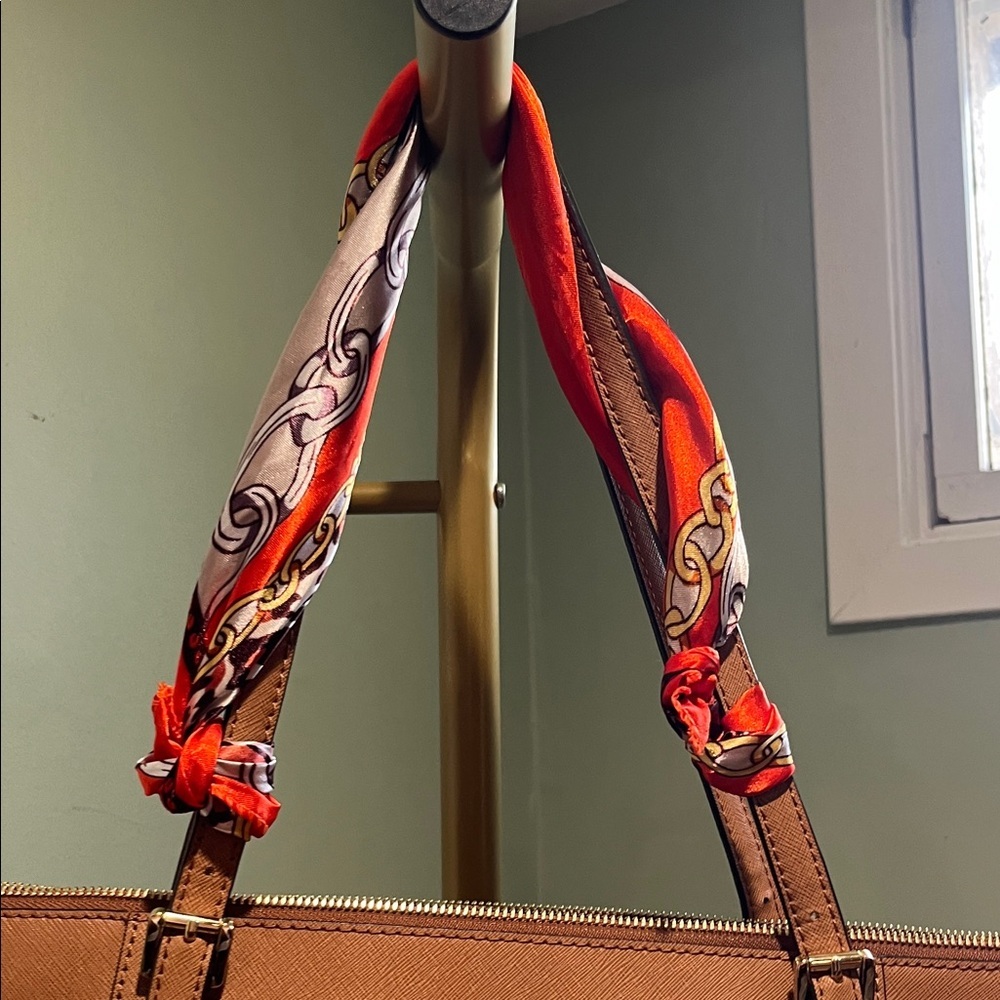 Michael Kors Tan Leather Tote Bag with Structured Design NWOT - Picture 2 of 15